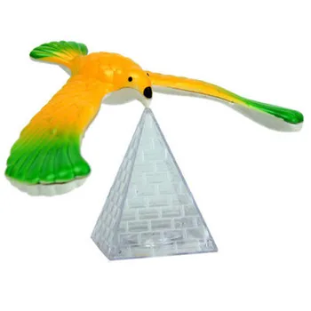 Komik Dengeleme Kartal Piramit Standı Sihirli Dengeleme Kuş ofis Masası Dekorasyon Çocuklar eğitici oyuncak doğum günü hediyesi